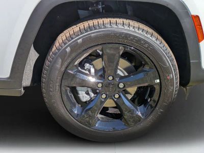 2025 Jeep Grand Cherokee — photo 9 view