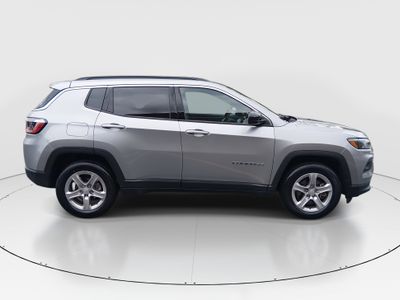 2024 Jeep Compass — photo 8 view