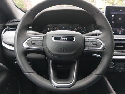 2024 Jeep Compass — photo 12 view
