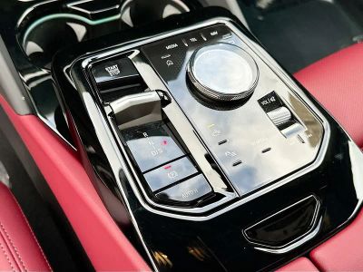 2026 BMW 5 Series — photo 16 view