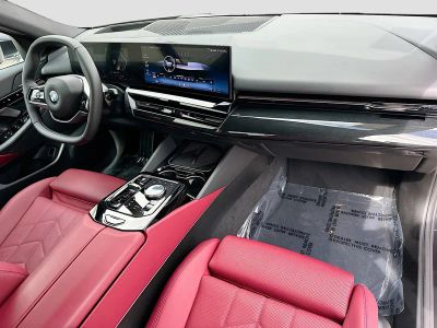 2026 BMW 5 Series — photo 28 view