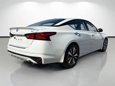 2021 Nissan Altima — detail view