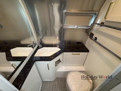 2026 Airstream Classic - Photo 15