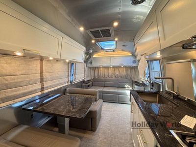 2026 Airstream Classic - Photo 5