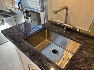 2026 Airstream Classic - Photo 25