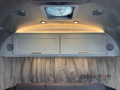 2026 Airstream Classic - Photo 7
