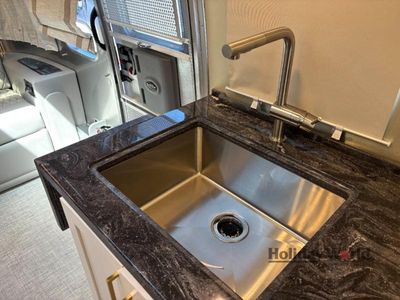 2026 Airstream Classic - Photo 24