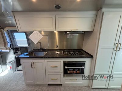 2026 Airstream Classic - Photo 21