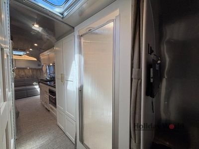 2026 Airstream Classic - Photo 19