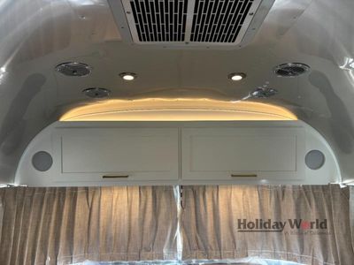 2026 Airstream Classic - Photo 18