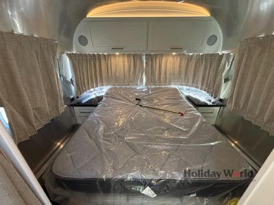 2026 Airstream Classic - Photo 17