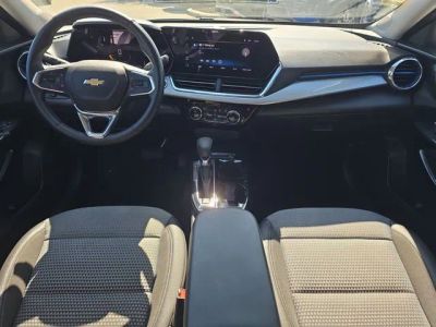 2025 Chevrolet Trax — photo 12 view