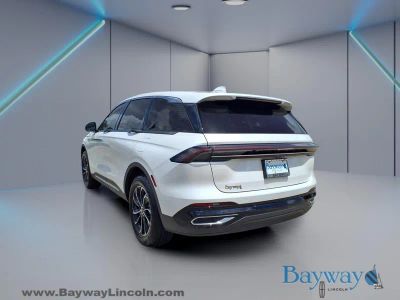 2025 Lincoln Nautilus — side profile view