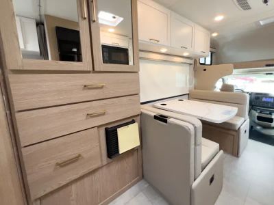 2027 Thor Motor Coach CHATEAU — photo 13 view