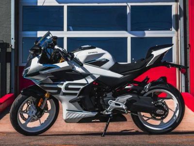 2026 CFMOTO 450SS — front three-quarter view