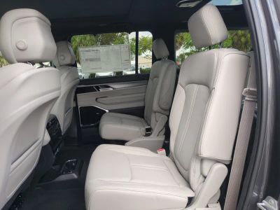 2026 Jeep Grand Wagoneer — photo 15 view