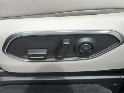 2026 Jeep Grand Wagoneer — photo 21 view