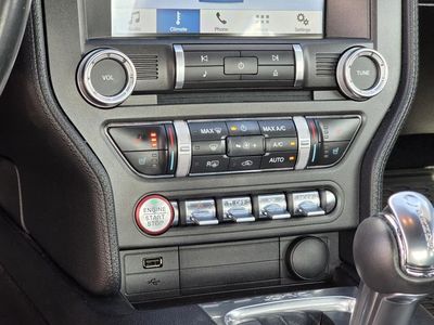 2018 Ford Mustang - Photo 19