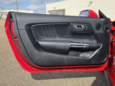 2018 Ford Mustang - Photo 15