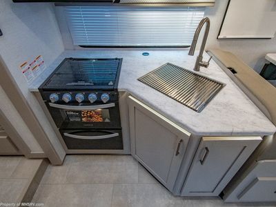 2026 Thor Motor Coach Chateau - Photo 14