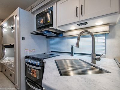 2026 Thor Motor Coach Chateau - Photo 15