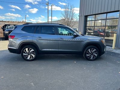 2025 Volkswagen Atlas 2.0T SE W/Technology — rear three-quarter view