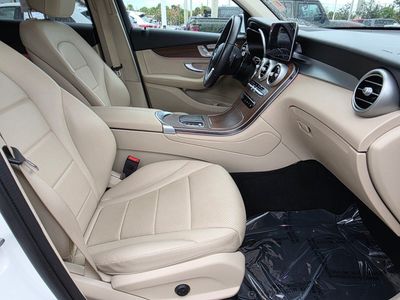 2022 Mercedes-Benz GLC — photo 10 view