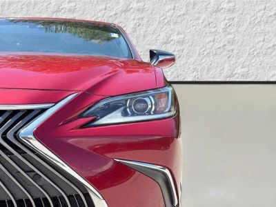 2019 Lexus ES — photo 9 view