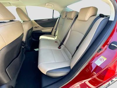 2019 Lexus ES — photo 19 view