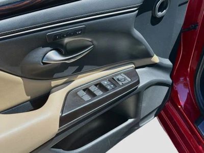 2019 Lexus ES — photo 21 view