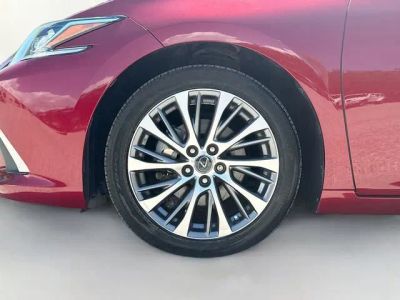 2019 Lexus ES — photo 40 view