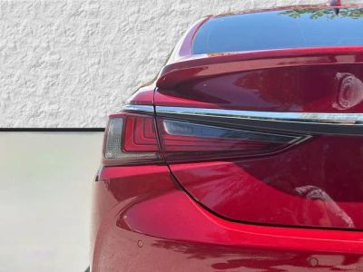 2019 Lexus ES — photo 10 view