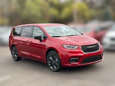 2026 Chrysler Pacifica PACIFICA SELECT AWD in Red Hot Pearl-Coat Exterior Paint — front three-quarter view