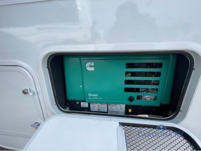 2023 Lance Truck Camper - Photo 7