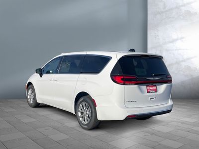 2026 Chrysler Pacifica - Photo 5