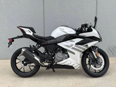 2026 CFMOTO 300SS — front three-quarter view