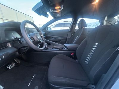2025 Hyundai Elantra - Photo 6