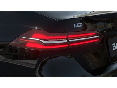 2026 BMW i5 - Photo 8