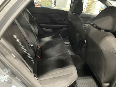 2025 Hyundai Elantra — photo 27 view