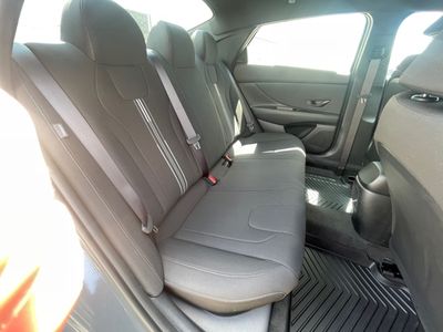 2025 Hyundai Elantra — photo 28 view