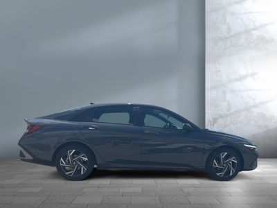 2025 Hyundai Elantra — photo 13 view