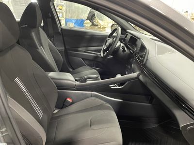 2025 Hyundai Elantra — photo 30 view