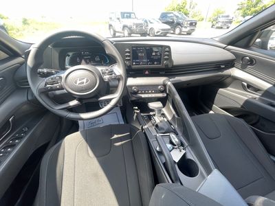 2025 Hyundai Elantra — photo 24 view