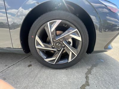 2025 Hyundai Elantra — photo 32 view