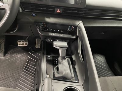 2025 Hyundai Elantra — photo 26 view