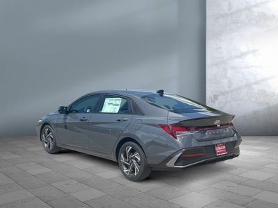 2025 Hyundai Elantra — photo 8 view