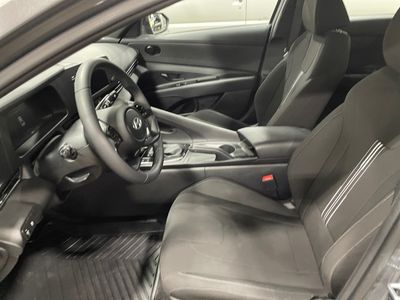 2025 Hyundai Elantra — photo 18 view