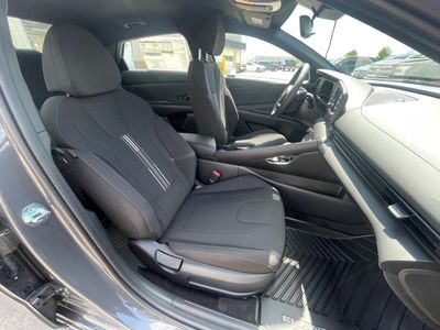 2025 Hyundai Elantra — photo 29 view