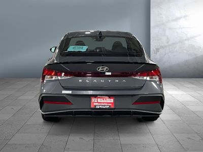 2025 Hyundai Elantra — photo 10 view
