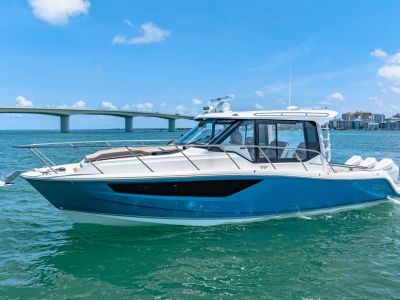 2025 Boston Whaler 365 Conquest - Photo 2